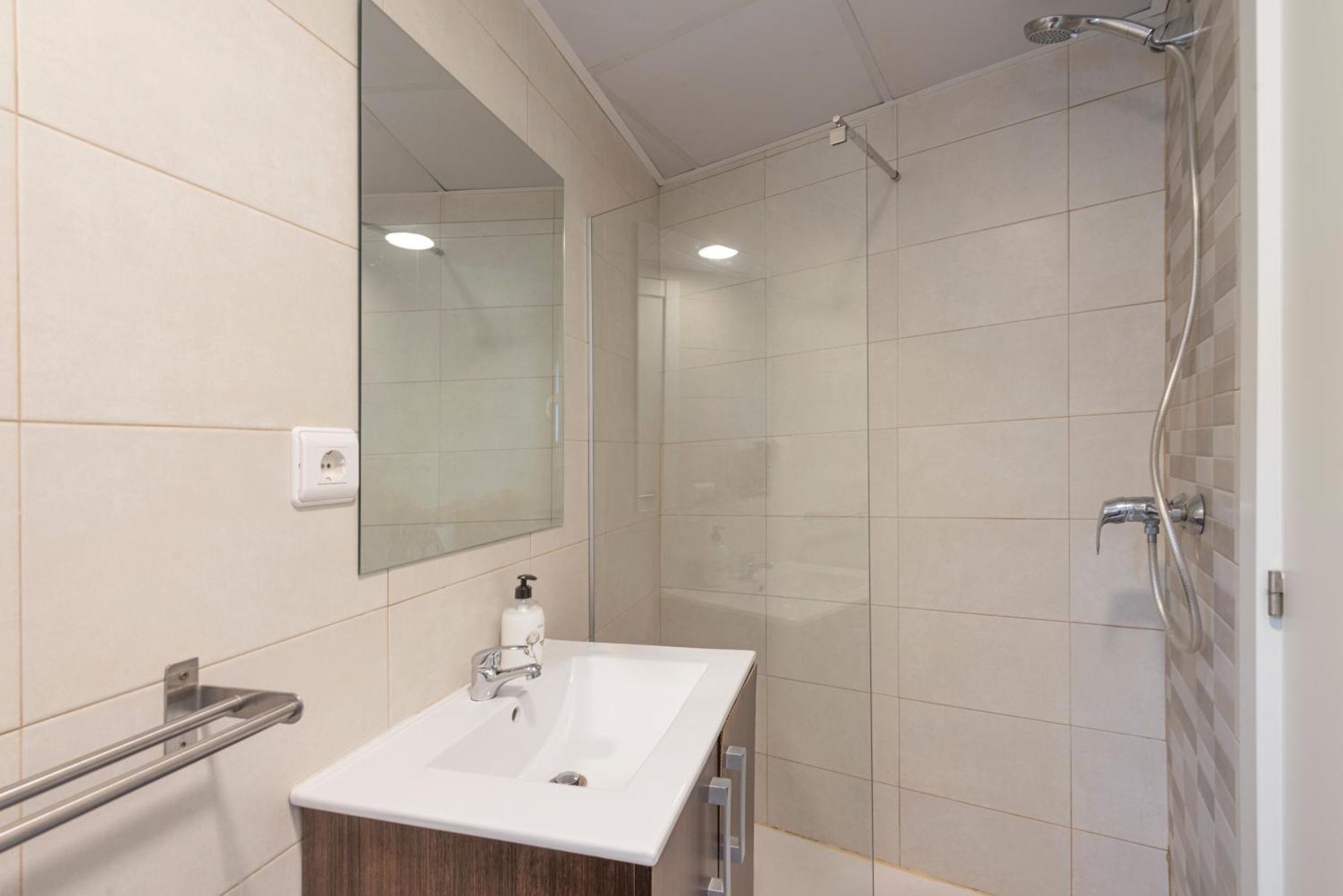 Beetroot, Jedes Zimmer Verfuegt Ueber Smart Tv , Eigenes Bad Mit Regendusche Und Balkon 루크마호르 외부 사진